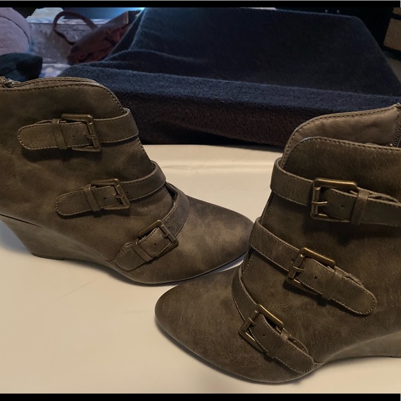 Boots - Picture 1 of 2